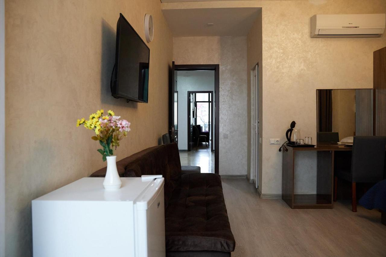 Hotel Lord باتومي المظهر الخارجي الصورة